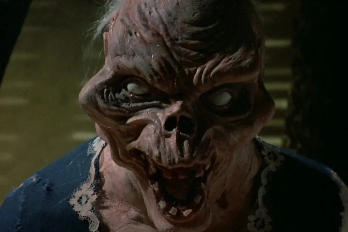 evil dead ii still 2